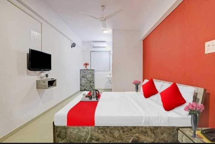 Oyo Hotel Apple Inn Surat Exterior photo